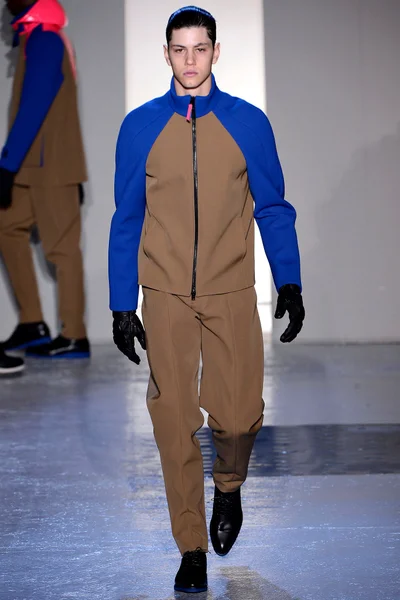 Look 32